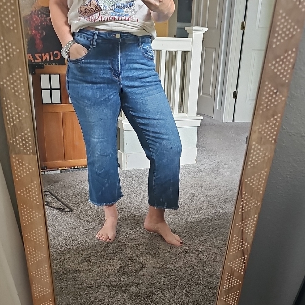 STUNNING JUDY BLUE HIGH RISE WIDE LEG CROP RAW EDGE